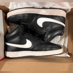Nike Court Vision, Women’s Shoe, Black and white, size 6.5